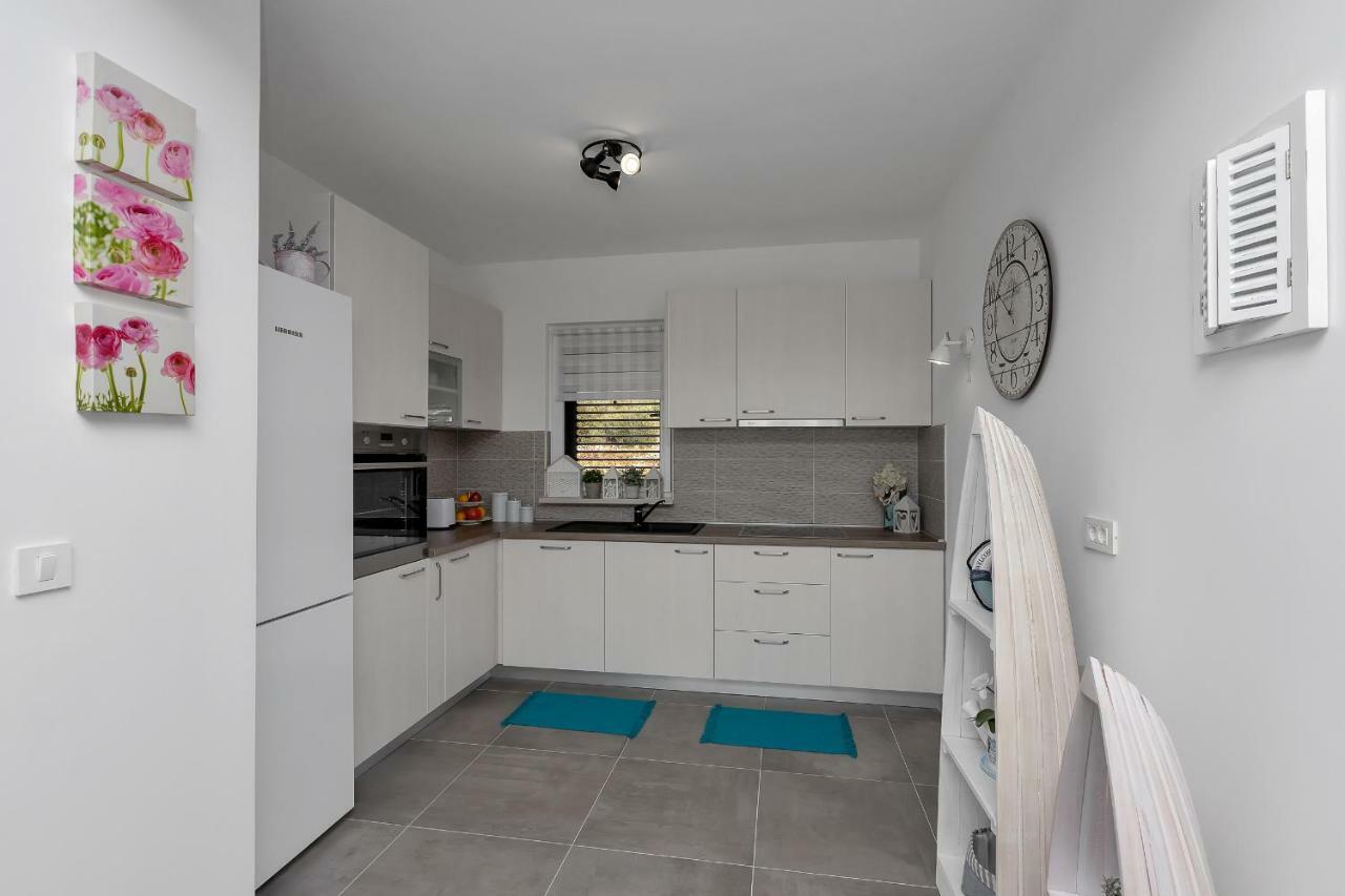 Apartment Amari Seaview Макарска Экстерьер фото